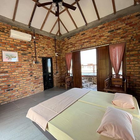 Loola Adventure Resort Teluk Bakau Exterior photo