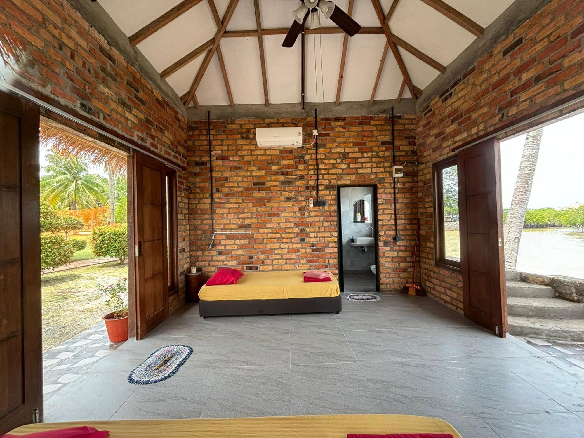 Loola Adventure Resort Teluk Bakau Room photo